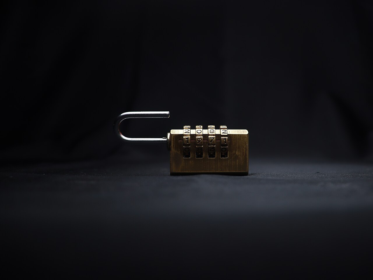 Photographie de référence : Cadenas à code